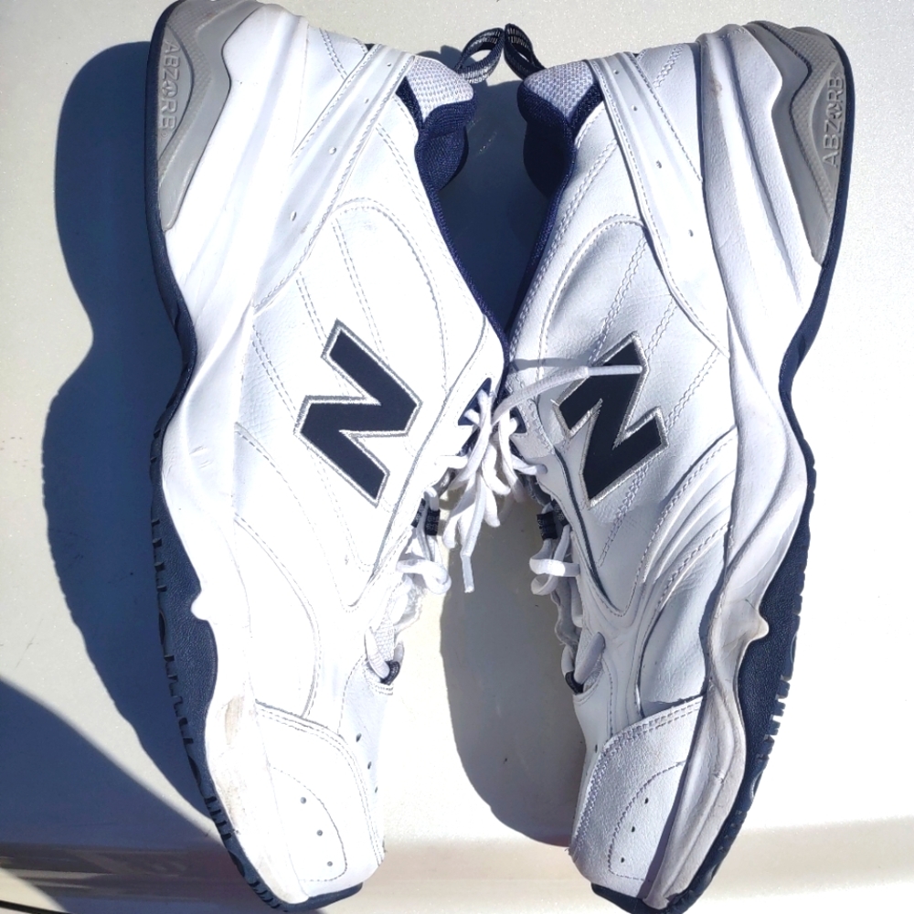 New Balance 624 athletic shoes